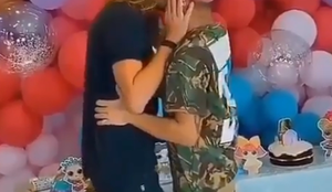Daniel beijo Matheus