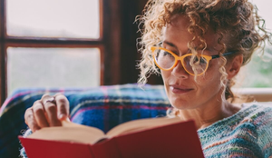 Os livros podem trazer reflexões profundas e mudar a forma como vemos a vida (Imagem: simona pilolla 2 | Shutterstock)