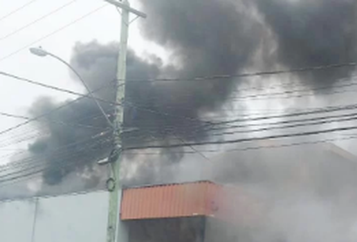 Local foi atingido pelas chamas durante a madrugada