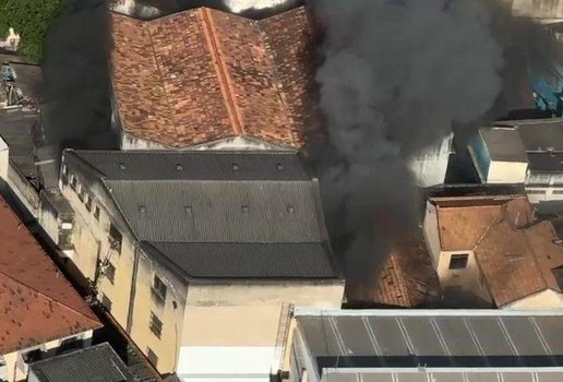 RJO INCENDIO GALPAO 1 frame at 0m10s fbdb747581