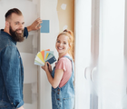 Diversos aspectos podem influenciar a escolha da tinta para a parede (Imagem: stockfour | Shutterstock)