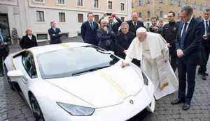 Lamborghini Huracan Papa Francisco 3 768x603