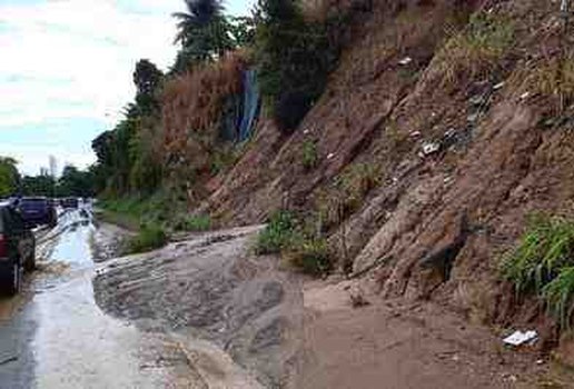 Fortes chuvas deixam estradas interditadas e alagamentos no interior da Paraíba