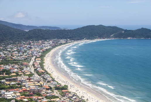 Bombinhas é um dos destinos mais encantadores do sul do Brasil (Imagem: Lisandro Luis Trarbach | Shutterstock)