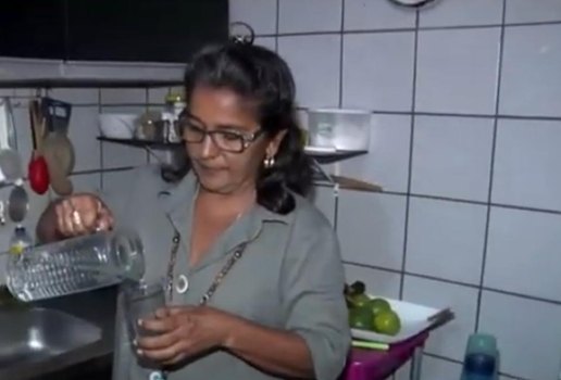 Moradores da cidade compram água mineral para beber e cozinhar