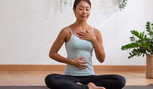 O vácuo abdominal, além dos fins estéticos, favorece a saúde e o bem-estar do corpo (Imagem: 220 Selfmade studio | Shutterstock)