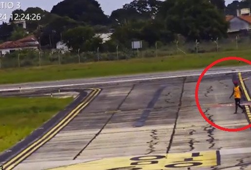 HOMEM INVADE PISTA AEROPORTO