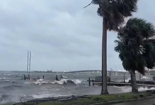 Furacao Helene deixa tres mortos nos Estados Unidos d0989e9886 reproducao sbt Easy Resize com