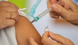 Brasil atingiu em 2021 menor cobertura vacinal em 20 anos