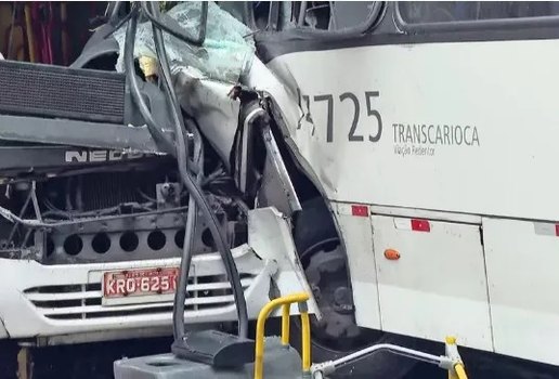Acidente com ônibus deixa pelo menos 13 feridos no Rio de Janeiro