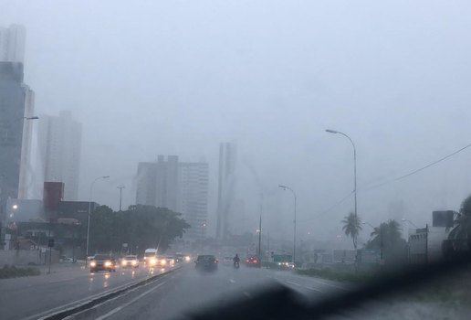 Chuva na rodovia BR-230