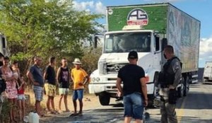 Colisão entre moto e caminhão deixa dois mortos na Paraíba