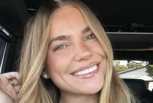 Influenciadora Emilie Kiser assume culpa por morte do filho em piscina