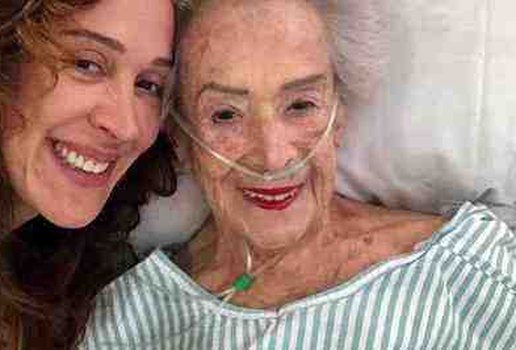 Mae de Claudia Raia morre aos 95 anos e atriz lamenta