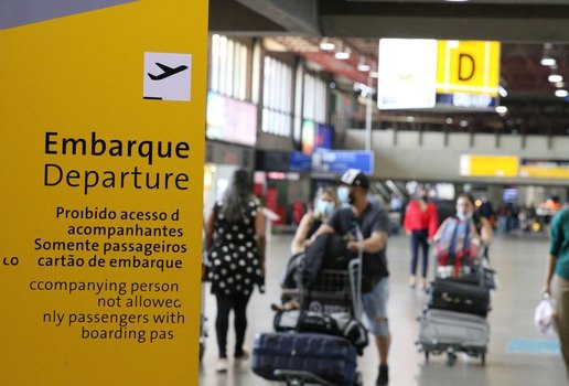 Anvisa retira obrigatoriedade do uso de máscaras em aeroportos e aviões no Brasil