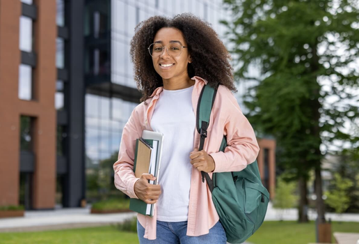 A graduação é um investimento no futuro, então é importante que os estudantes façam essa escolha de forma consciente (Imagem: voronaman | Shutterstock)