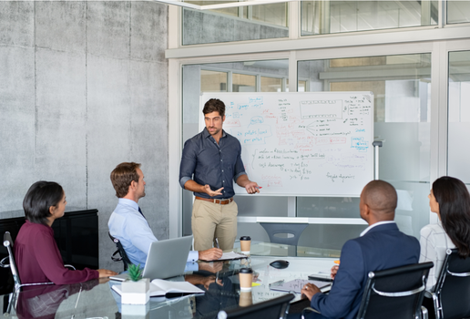 A prática e o conhecimento sobre o assunto tornam a comunicação em público mais fácil  (Imagem: Ground Picture | Shutterstock)