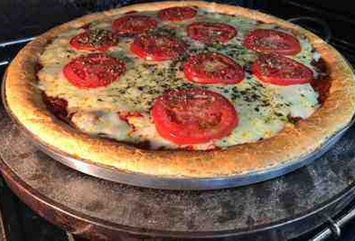 A cidade de Nápoles, na Itália, é considerada o local de nascimento da pizza conhecida hoje