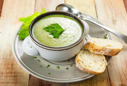 Creme de couve-flor com ora-pro-nóbis (Imagem: OksanaZubenko | Shutterstock)