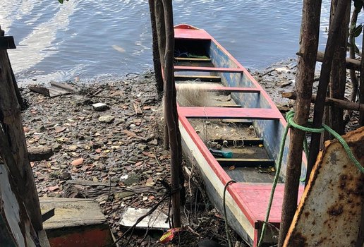 Vítima estava presa a canoa