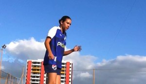 Carol Fernandes sonha em ser jogadora profissional