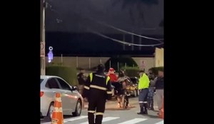 'Papai Noel' chega em carroça na Paraíba e é parado pela polícia