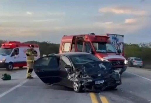 Colisão frontal entre veículos deixa três mortos e feridos na PB