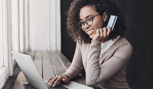 Golpes no ambiente online aumentam durante as datas comemorativas (Imagem: Kite_rin | Shutterstock)