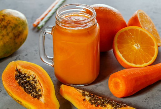 Vitamina de mamão, cenoura e laranja
(Imagem: Tatiana Bralnina | Shutterstock)