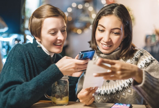 Em encontros sociais na Holanda, o momento de pagar a conta é levado a sério, com divisão rigorosa dos valores (Imagem: Reprodução digital | Shutterstock) (Imagem: frantic00 | Shutterstock)