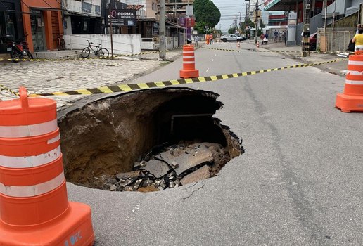 Cratera se abriu na noite deste domingo (10) em João Pessoa