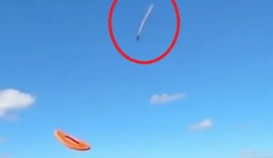 Britanico registra possivel OVNI enquanto filmava cao brincando em colina