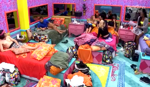 Bbb 21 sarah em conversa no quarto colorido 1614927318861 v2 900x506