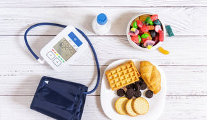 O cuidado com a alimentação também é decisivo no controle da pressão alta (Imagem: Victor Mulero | Shutterstock)