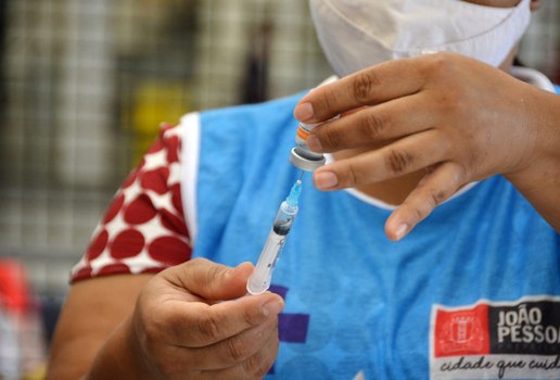 Vacinação contra a Covid-19 acontece sem agendamento