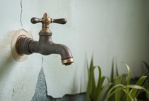 Vai faltar agua torneira grande gerada com ideogram