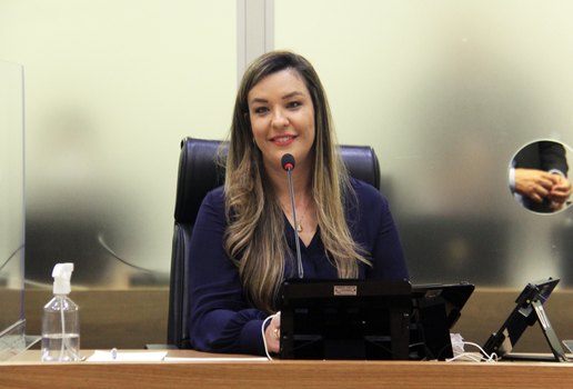 A parlamentar afirmou que não mudou seu contato telefônico