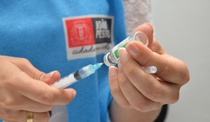 Imunização ocorre em nove postos nesta quarta-feira (18).