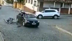 Carro moto colisao