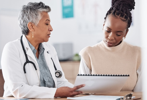 A medicina lida com variáveis complexas e nem todo procedimento que não sai como esperado pode ser considerado erro médico (Imagem: PeopleImages.com - Yuri A | Shutterstock)