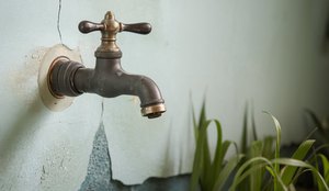 Vai faltar agua torneira grande gerada com ideogram