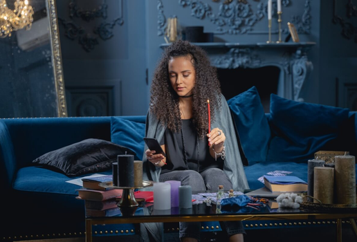 A energia pessoal pode ser preservada com o uso consciente de amuletos e práticas espirituais (Imagem: YAKOBCHUK VIACHESLAV | Shutterstock)