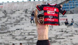 Matheus Regis, de 22 anos, renovou com a Raposa para a temporada 2022