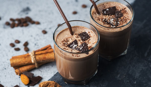 Vitamina de chocolate com café e canela (Imagem: PavelKant | Shutterstock)