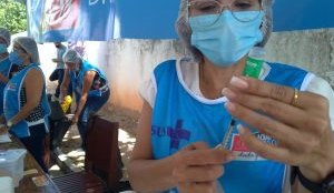 Prefeitura vacina 1 970 pessoas contra covid 19 no 1o dia de imunizacao nos 3 pontos de drive thru