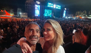 Romário está namorando jornalista 25 anos mais jovem
