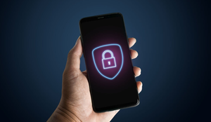 Medidas simples podem ajudar a proteger os dados no celular em caso de furto ou roubo (Imagem: dednuel images | Shutterstock)