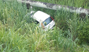 CARRO CAIU EM VALA