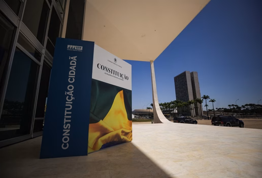 Fachada e arcos do STF com Congresso Nacional ao fundo Metropoles 3 scaled