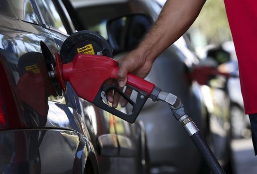 Litro da gasolina chega a R$ 7,29 na Capital